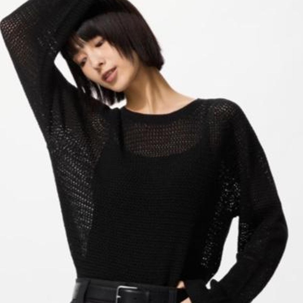 Uniqlo 3D Knit Mesh Sweater Black Medium Open Knit Sheer Minimalist Uniqlo